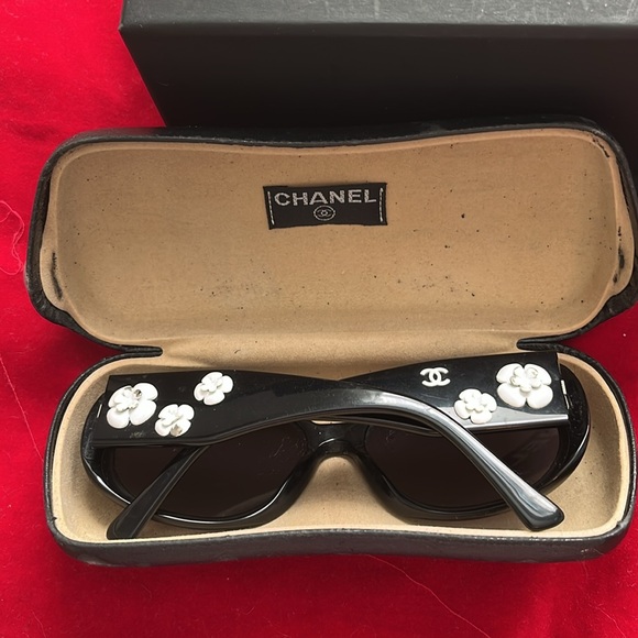 Chanel sunglasses - Picture 2 of 8